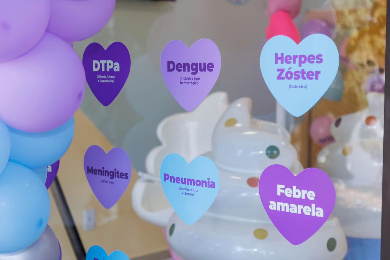 Adesivos de vacinas em coração